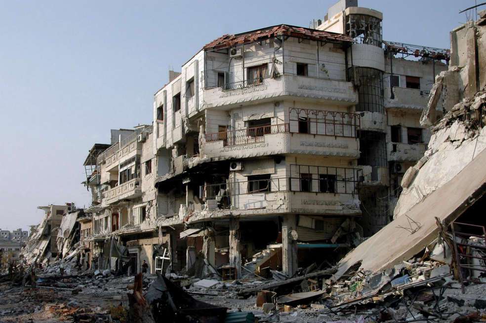 Las calles destruidas por los combates en la provincia siria de Homs. / EFE