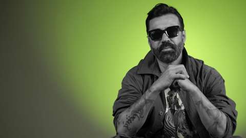 “Si pierdo la voz, me caigo”: Bako de The Mills y el peso de cumplir 20 años en la música