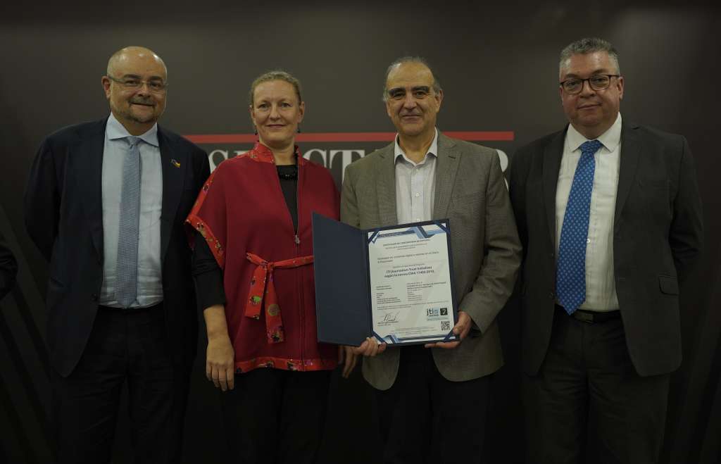 De izquierda a derecha: Gilles Bertrand, embajador de la Unión Europea en Colombia; Helena Storm, embajadora de Suecia; Fidel Cano, director de El Espectador; y Alberto Guevara, gerente general de CDM Certificadora.