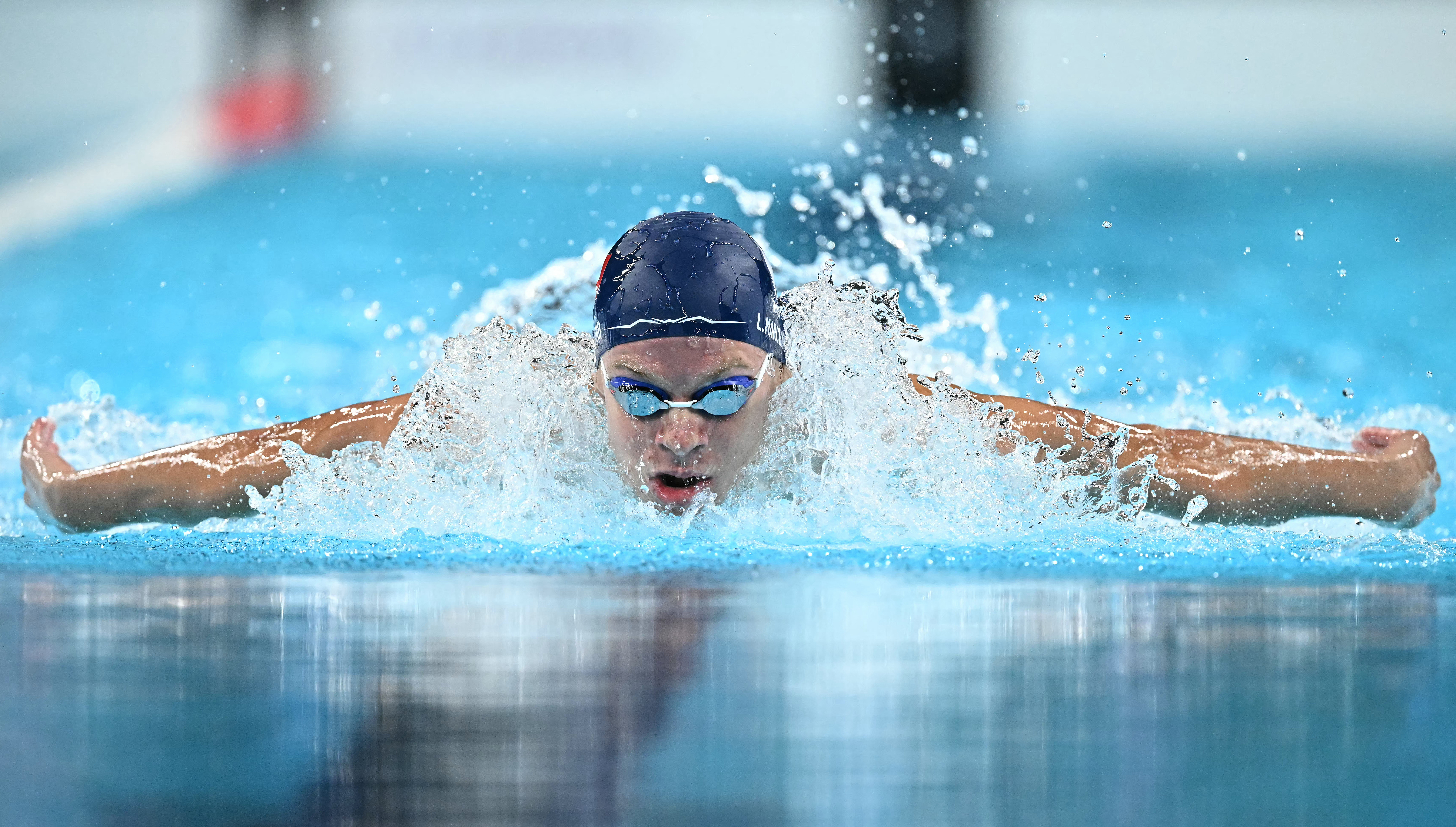 El francés Leon Marchand en la prueba masculina de natación de 400 metros estilos individuales durante los Juegos Olímpicos de París 2024.