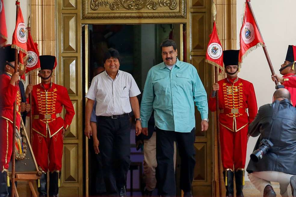 Evo Morales visitó a su homólogo venezolano tan pronto terminó la VIII Cumbre de las Américas, que se realizó sin la participación de Nicolás Maduro a quien le fue retirada la invitación. / EFE