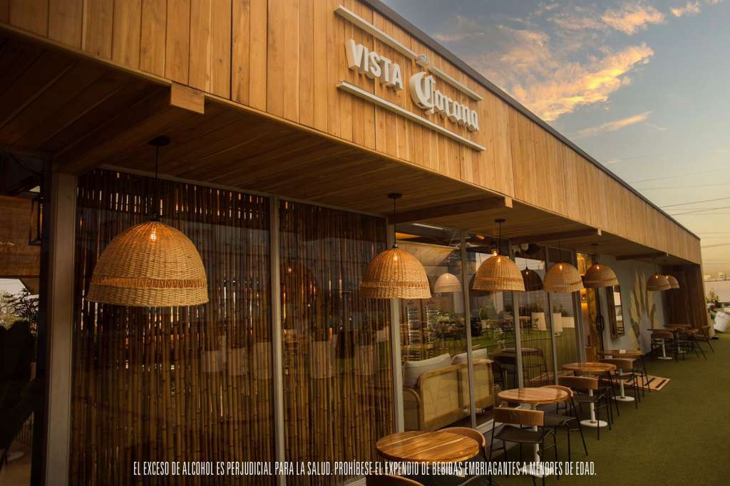 Inspirado en el concepto de un "Oasis en medio de la ciudad", este espacio combina gastronomía, ambientación y comodidad.