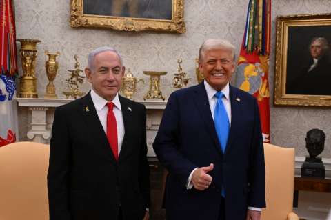 Netanyahu le regaló a Trump un bíper de oro como los que hizo explotar en Líbano