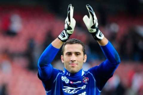 David Ospina ataja un penal y es figura con el Niza