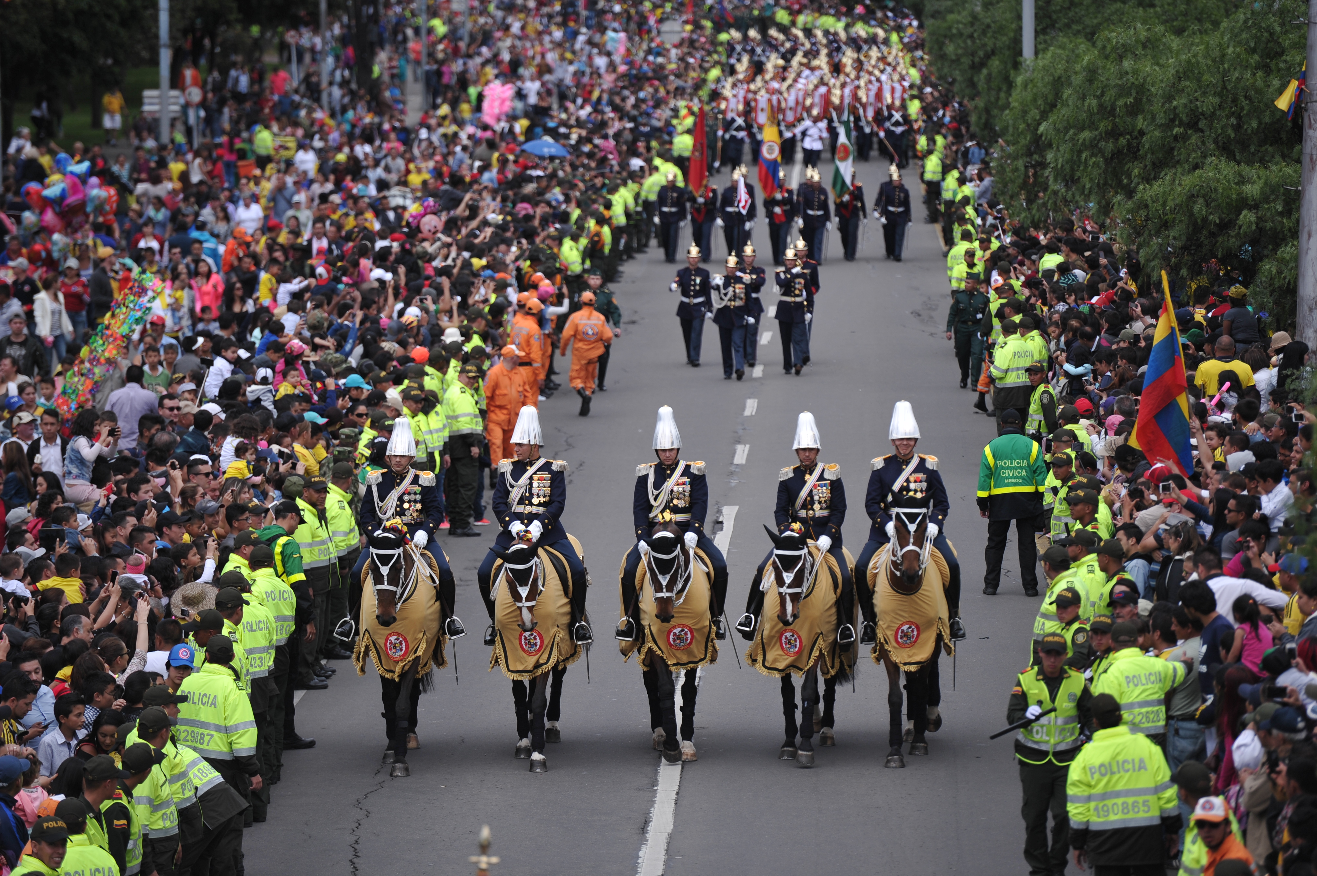 Desfile militar realizado el 20 de Julio, día de la Independencia de Colombia.