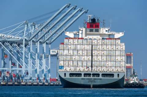 Listo el acuerdo que busca frenar las emisiones en la industria naviera