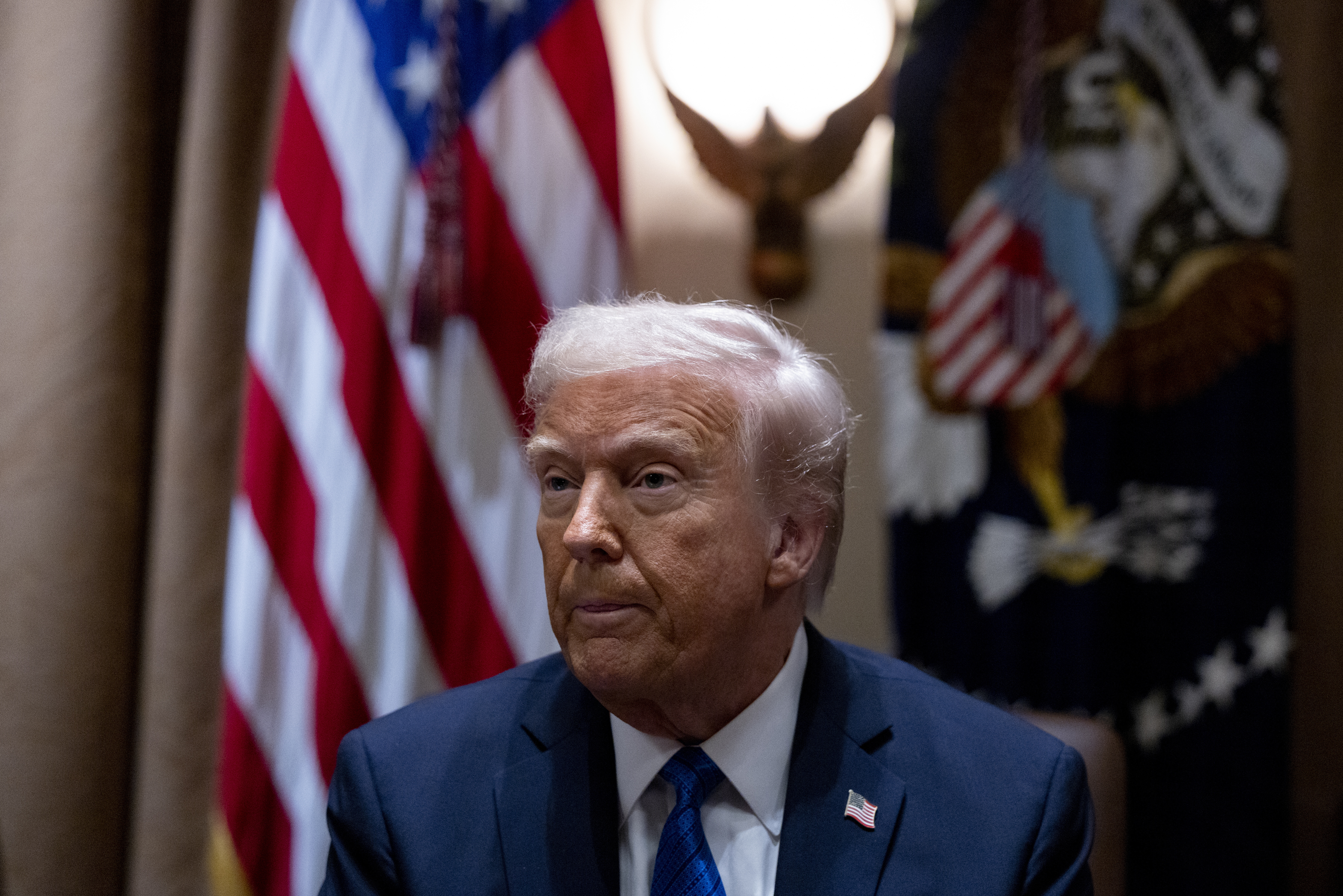 WASHINGTON (United States), 25/03/2025.- US President Donald Trump responds to questions from the news media during a meeting with ambassador nominees in the Cabinet Room of the White House in Washington, DC, USA, 25 March 2025. EFE/EPA/SHAWN THEW / POOL