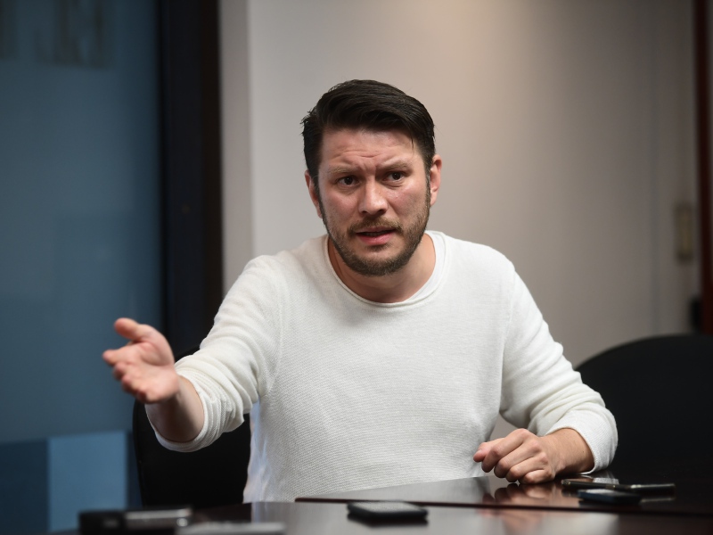 El DJ Hernán Cayetano dice que la denuncia en su contra es un plan de exsocios suyos para afectarlo. /Gustavo Torrijos-El Espectador.