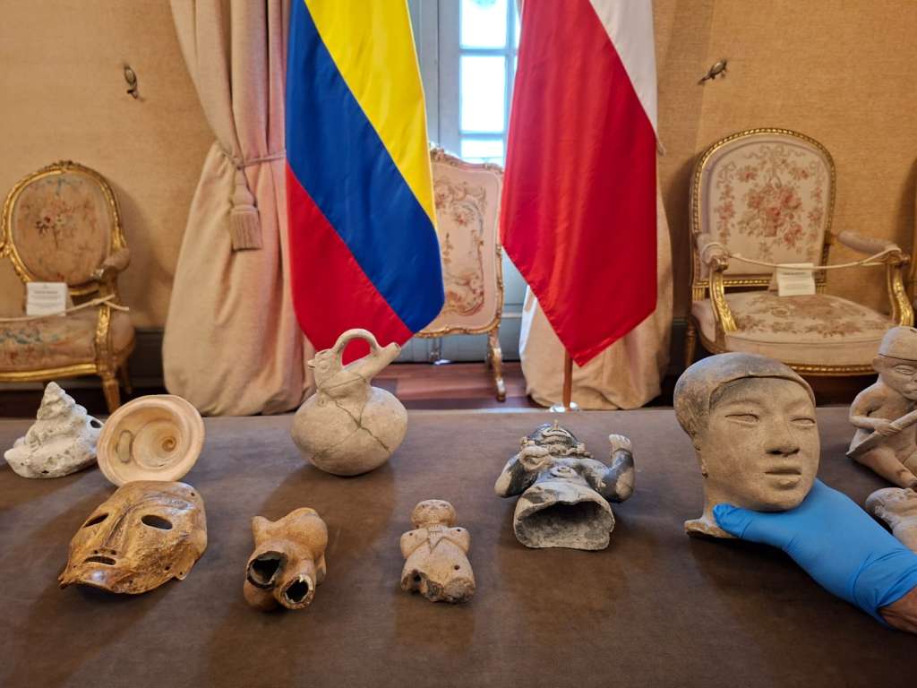 De acuerdo con un comunicado, se asociaron la piezas principalmente con las culturas Tumaco, Nariño y Tayrona.