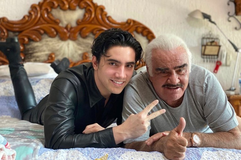 Vicente Fernández se manifestó a su nieto Alex
