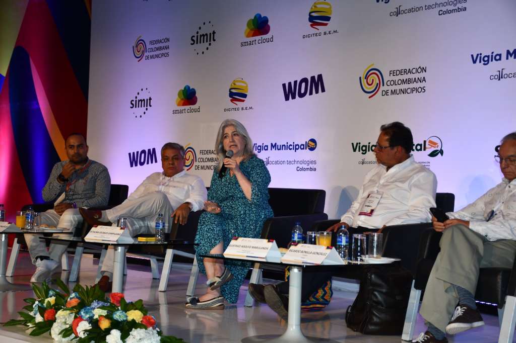 Ministra de Vivienda durante el Congreso Nacional de Municipios.