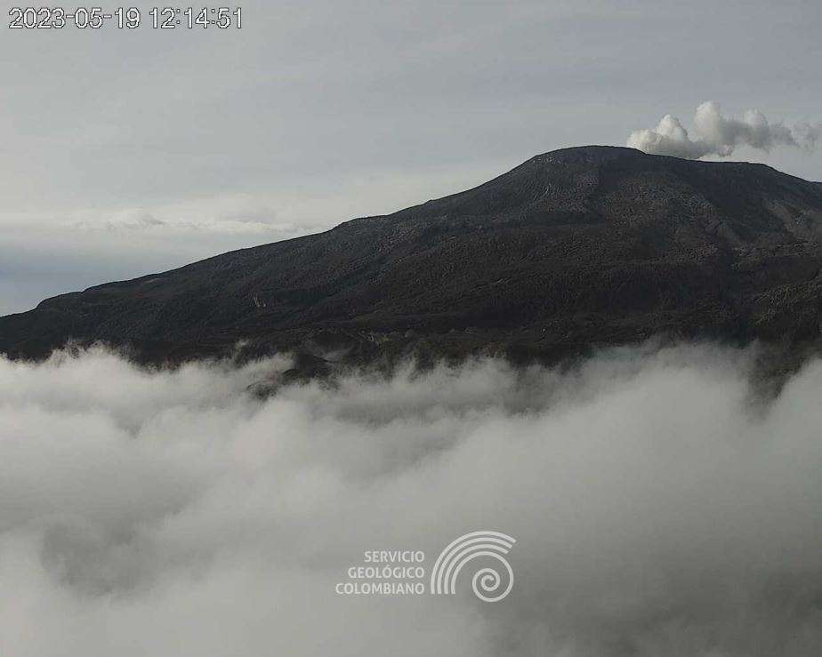 Así se veía el volcán nevado del Ruiz durante la mañana de este 19 de mayo.