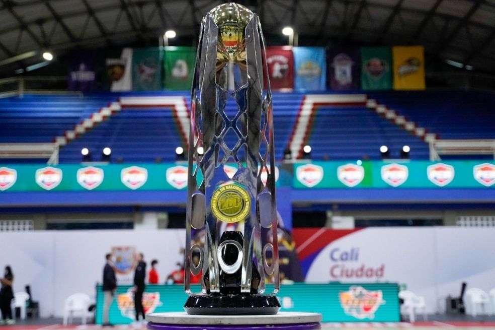 El trofeo de la Liga Profesional de Baloncesto.