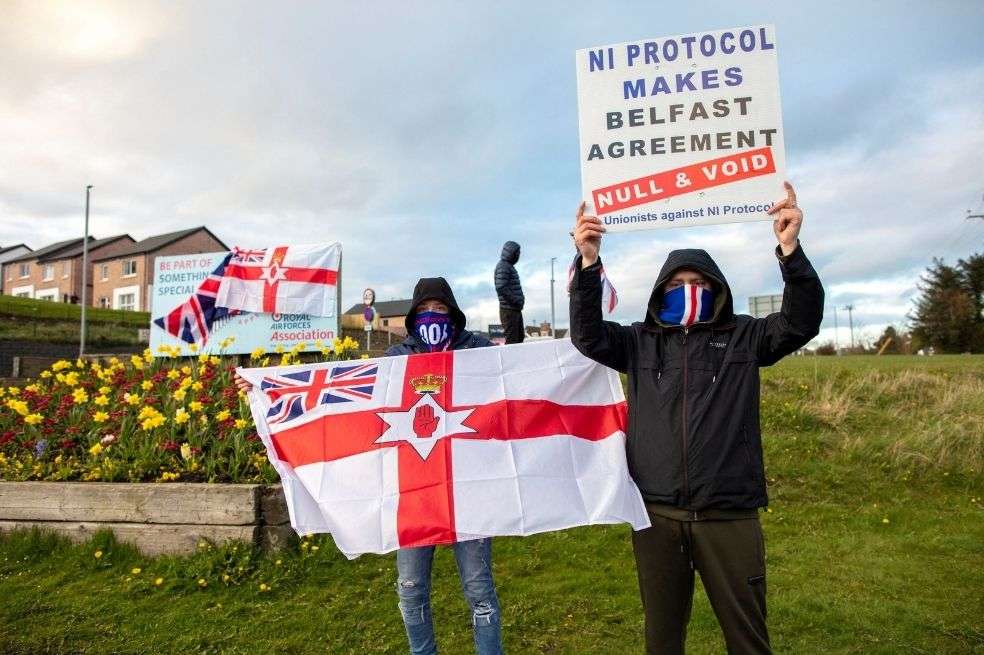 El descontento por el Brexit es creciente entre las facciones unionistas pro británicas en Irlanda del Norte.