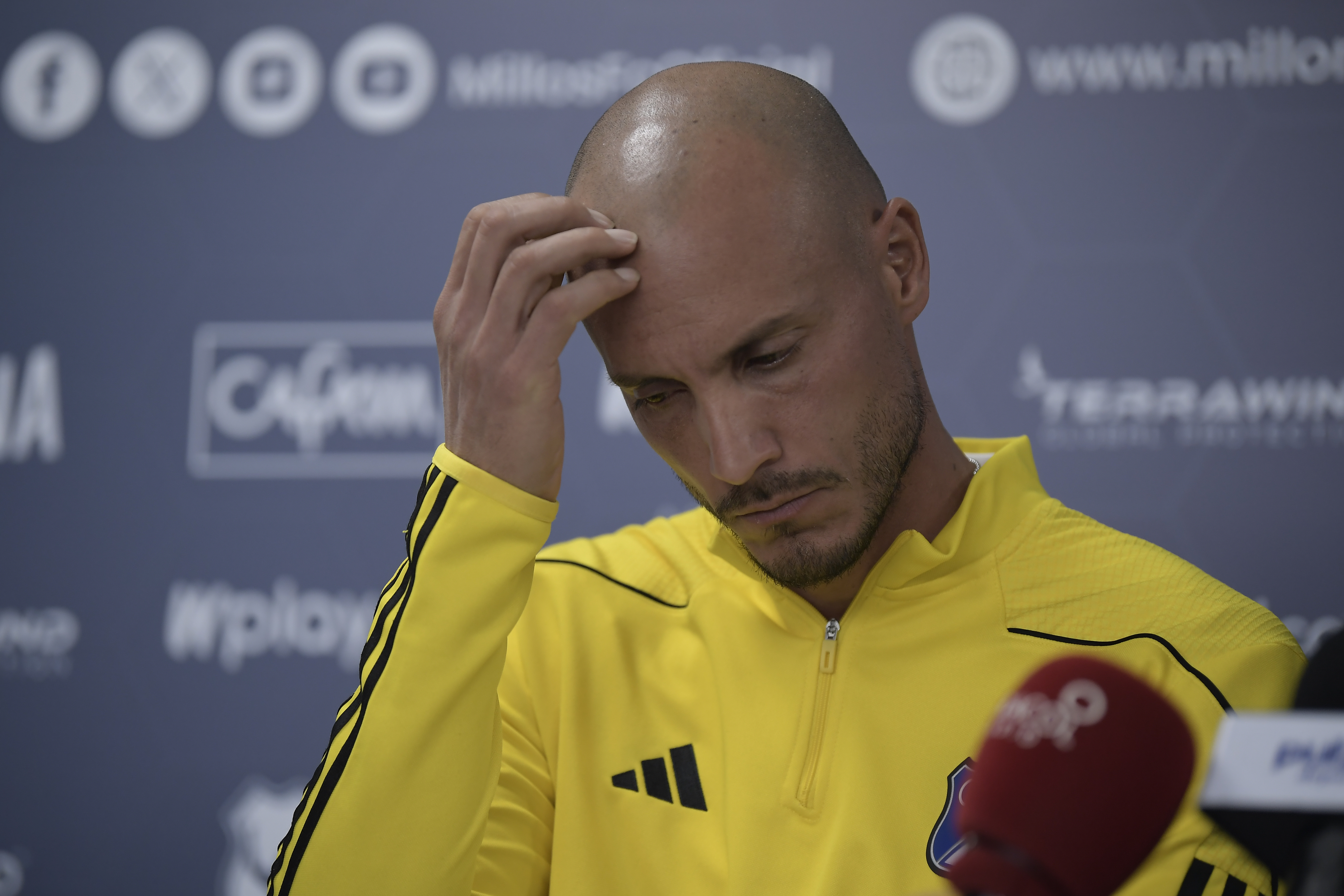 Director técnico de Millonarios, en rueda de prensa para presentar de nuevo al goleador Radamel Falcao García.