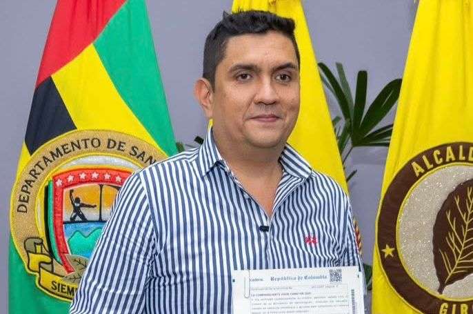 Fredy Cáceres asumió el cargo como alcalde encargado en Girón tras nulidad electoral de Campo Elías Ramírez.