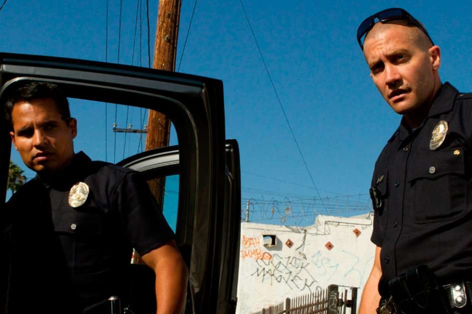 Michael Peña y Jake Gyllenhaall en la película "End of Watch".