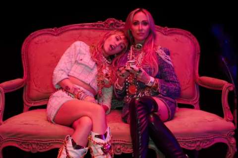 Miley Cyrus celebra la diversidad corporal en el vídeo de "Mother’s Daughter"