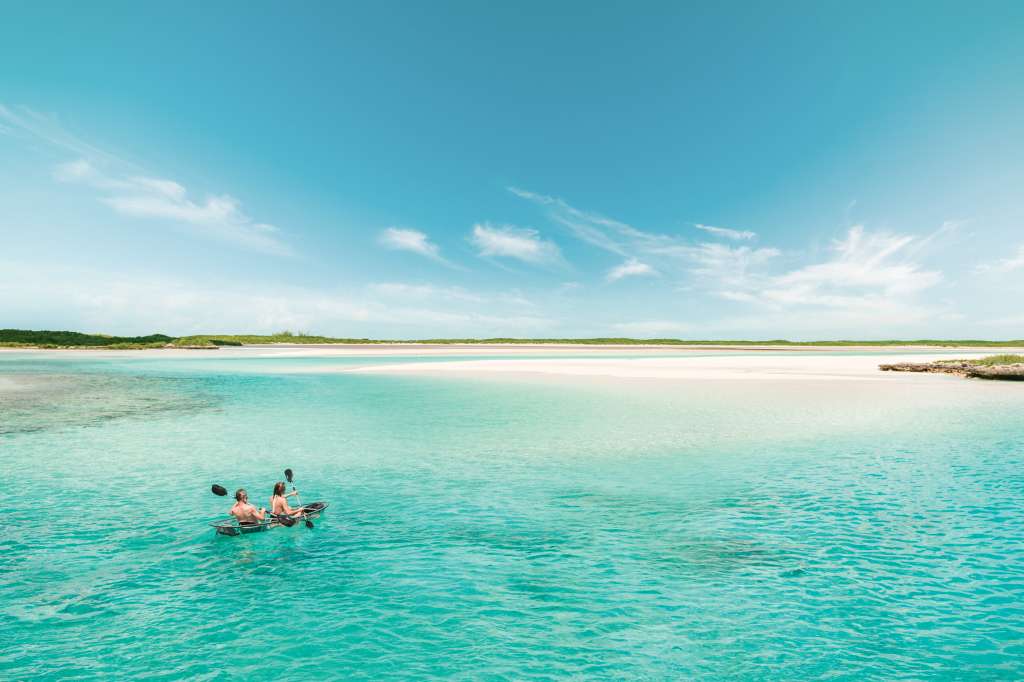 Esta cadena de 365 islas alberga playas apartadas y sin rastro de pisadas, cayos desiertos y resorts ultraexclusivos.