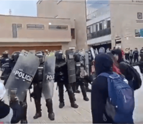 Protesta en colegio al sur de Bogotá terminó con presencia del Esmad y la Policía