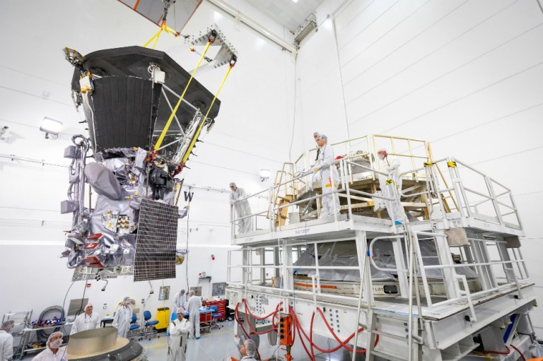 La NASA lanza con éxito la sonda solar Parker