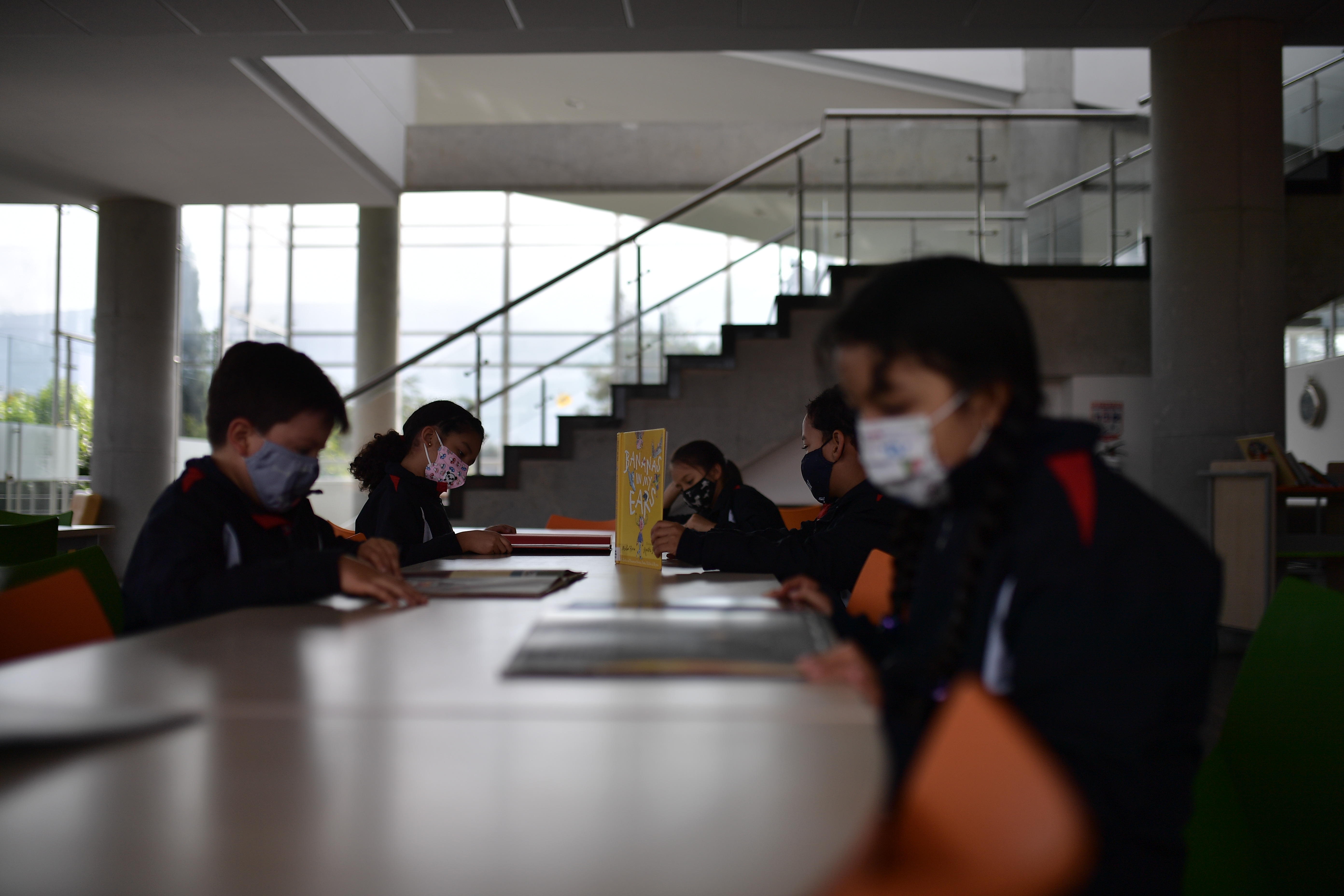 Aspectos de rutas, instalaciones y desinfección de la nueva normalidad y retorno presencial de niños a este colegio ubicado en Bogotá durante la pandemia del Covid - 19