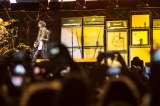 Joe Perry, hospitalizado tras desmayarse luego tocar en concierto de Billy Joel