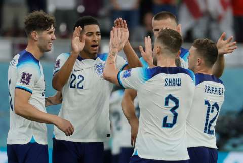 El kínder de Inglaterra mete presión en Catar