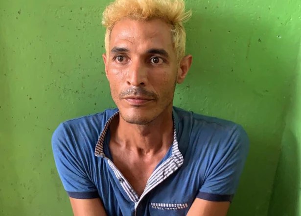 El hombre se cambió su apariencia para evitar ser identificado.