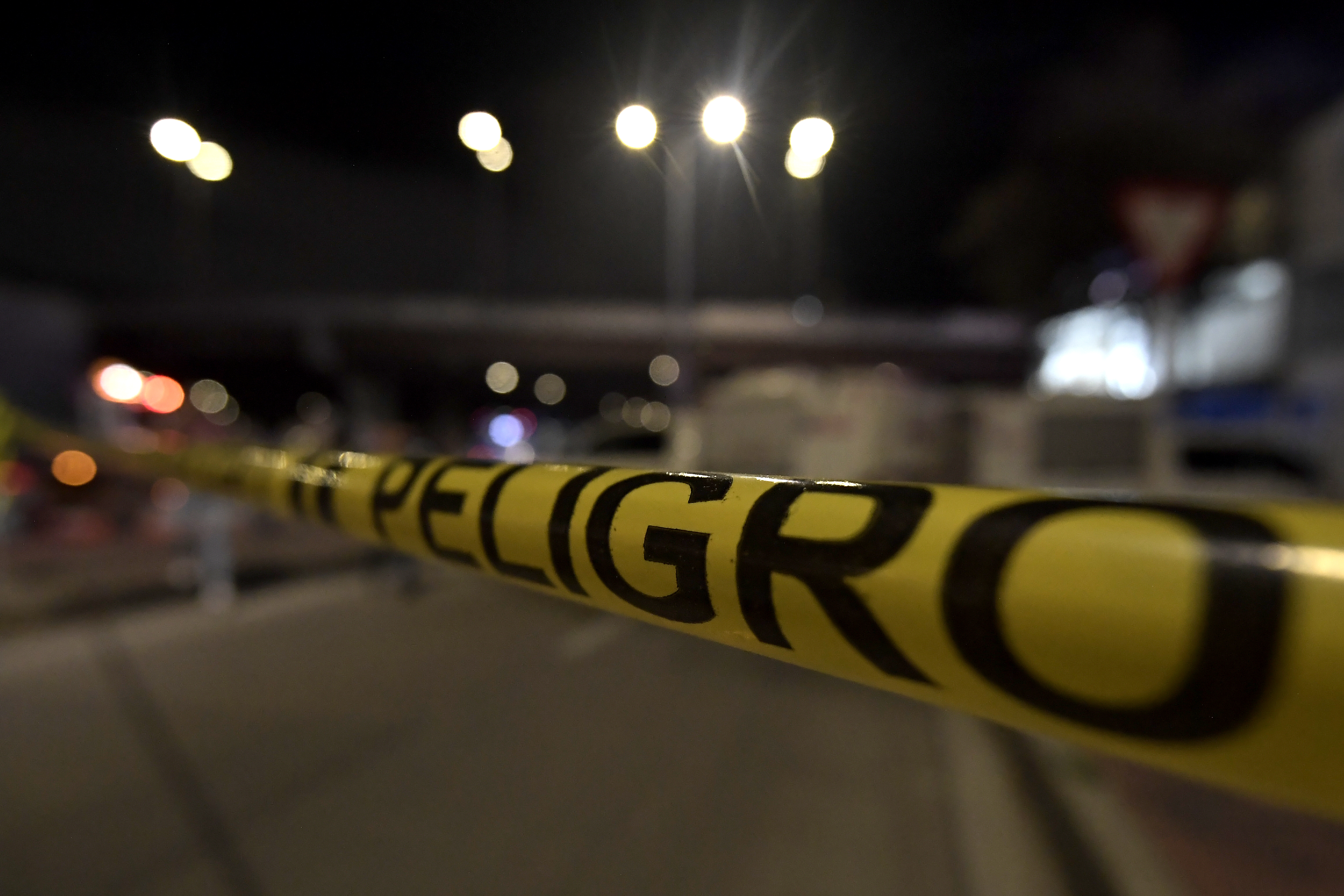Agentes del CTI, realizan el levantamiento del cuerpo del director de la cárcel La Modelo, quién se movilizaba en un carro particular