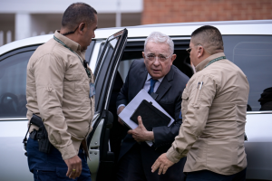 Corte Constitucional ya revisa conflicto entre Fiscalía y Congreso por caso Uribe