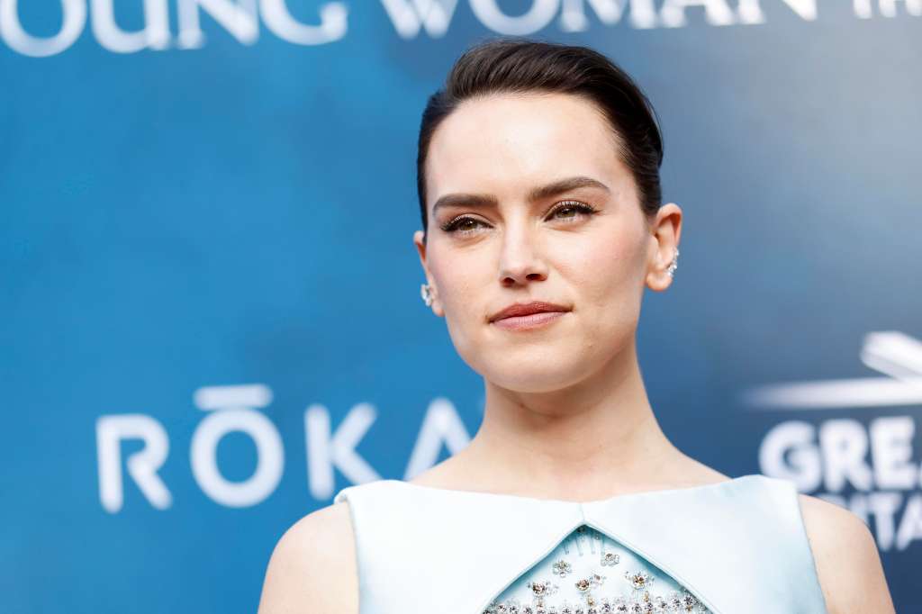 Los Angeles (Usa), 17/05/2024.- English actor Daisy Ridley attends the premiere of the movie 'Young Woman and the Sea' at The Hollywood Roosevelt in Los Angeles, California, USA, 16 May 2024. (Cine) EFE/EPA/CAROLINE BREHMAN