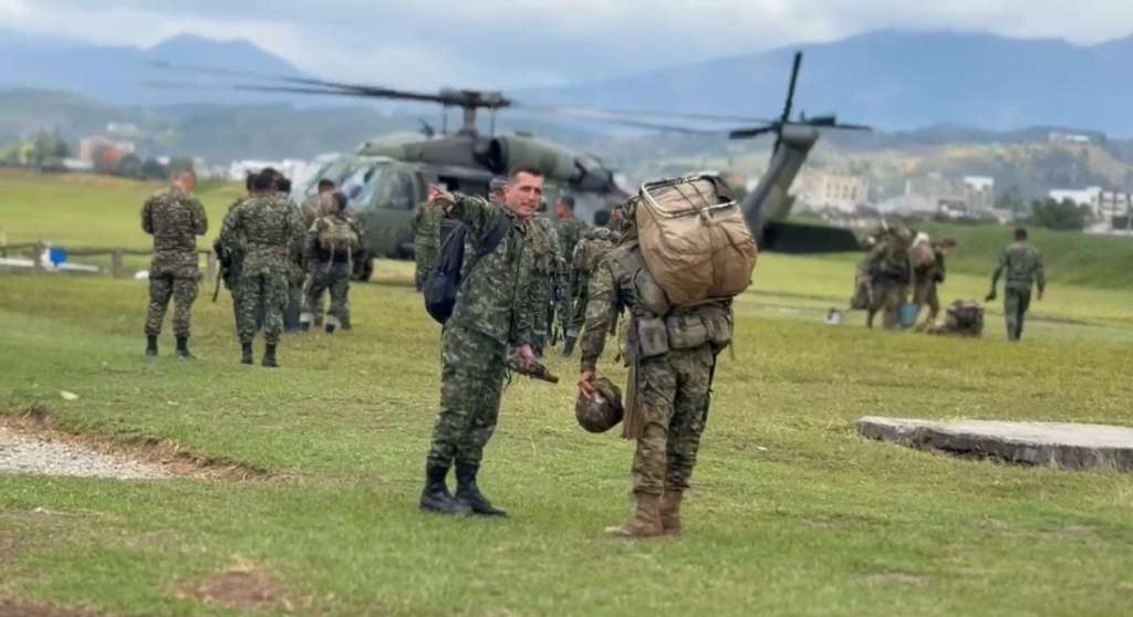 Los soldados liberados fueron trasladados en helicóptero a Popayán (Cauca).