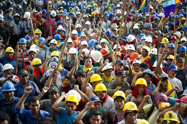 La minería divide en Perú