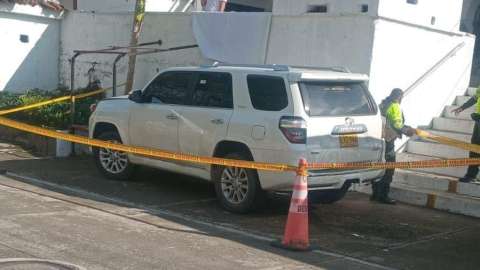 Menor de edad en camioneta chocó contra motocicleta y dejó una persona muerta
