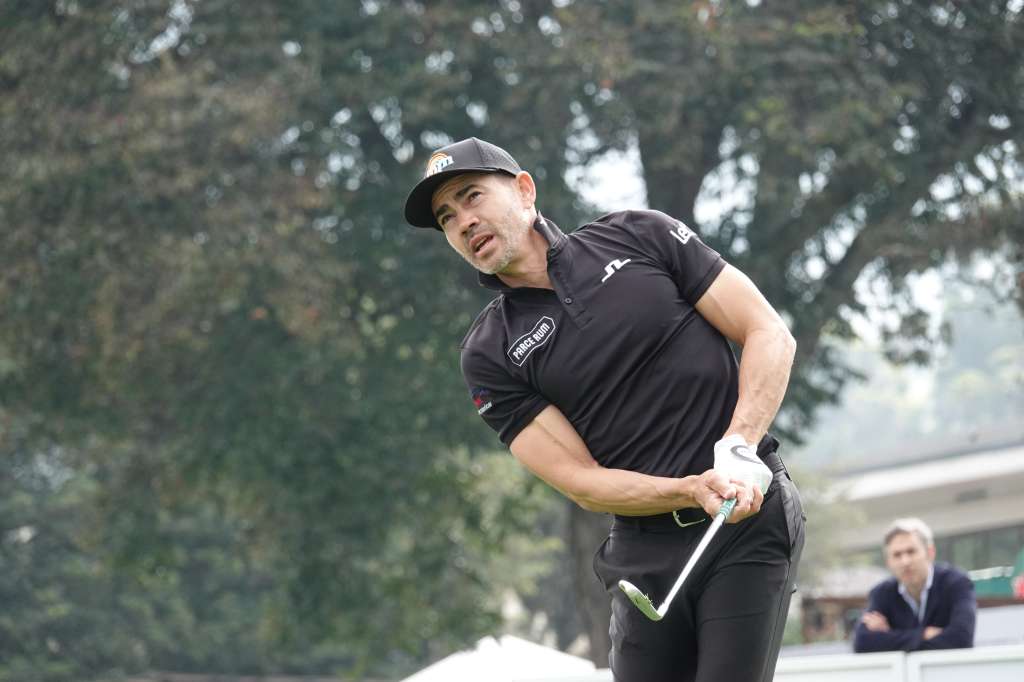 Camilo Villegas superó el corte a pesar de sufrir en la primera ronda.