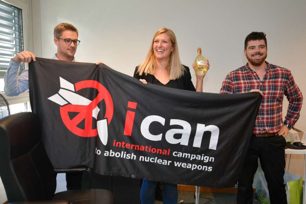 La ICAN, una coalición de más de 300 oenegés, impulsó un tratado histórico de prohibición de las armas nucleares que fue adoptado por 122 países en julio. / AFP
