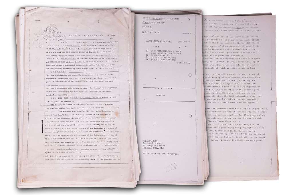 LONDRES, 12/12/2024.- Más de 300 páginas de documentos legales que revelan información inédita sobre la separación de The Beatles, formalizada en 1974, se subastaron este jueves en Londres por 9.000 libras (10.899 euros). Este precio de martillo, alcanzado esta tarde durante la puja de Entretenimiento y Objetos de Recuerdo de la casa de subastas Dawsons, fue superior a la primera estimación, que otorgaba a los papeles un valor de entre 5.000 y 8.000 libras (entre 6.055 y 9.689 euros). EFE/DAWSONS SOLO USO EDITORIAL/SOLO DISPONIBLE PARA ILUSTRAR LA NOTICIA QUE ACOMPAÑA (CRÉDITO OBLIGATORIO)