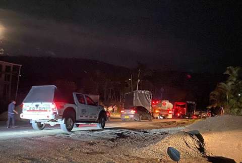Paro camionero mantiene bloqueada la vía Panamericana en el Pacífico