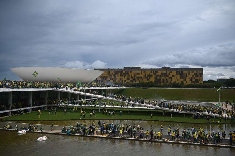 En este momento, Lula da Silva no está en Brasilia. De hecho, viajó a Araraquara, en Sao Paulo, para acompañar a las víctimas de las fuertes lluvias que han afectado la zona.