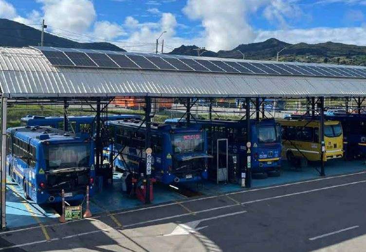 Los panales solares están ubicados en la localidad de Usme, pero se espera que esta misma tecnología se use en todos los patio talleres del sistema.