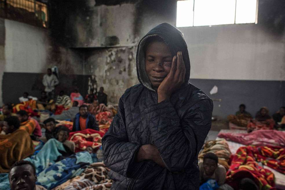 Este es uno de los centros de detención de refugiados en Libia. / AFP