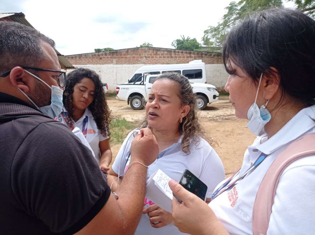 Rosember Anaya cuenta que prefiere salir a buscar las historias cotidianas de su tierra en el campo, en las veredas, o en las calles de los pueblos en Montes de María.