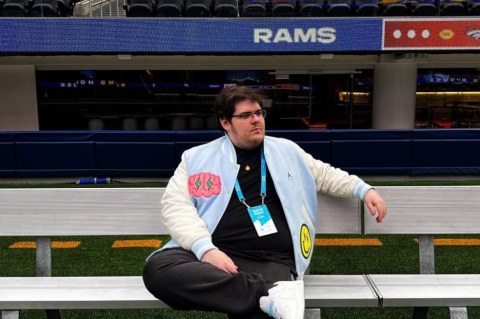 Él es Casimiro Miguel, el youtuber que transmitirá gratis los 104 partidos del Mundial 2026