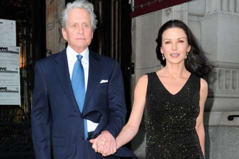 Michael Douglas, en clases para aprender a besar a Matt Damon