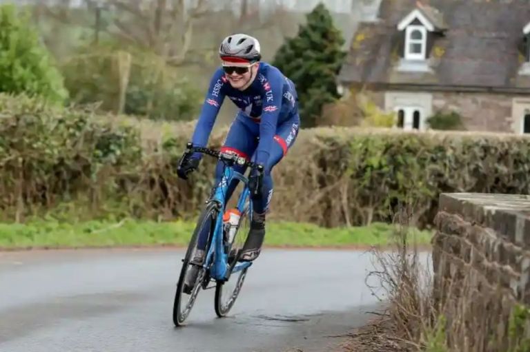 Retroceso en Reino Unido: ciclista transgénero fue descalificada por la UCI