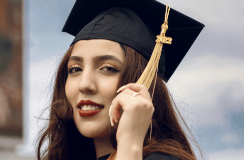 ¿Cómo maquillarse para su grado? Estas son cuatro tendencias de 2022 según Vogue