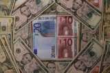 Dólar se deprecia frente al euro y acumula pérdida semanal del 3 %