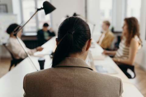“Las ideas de diez filósofas aplicadas a la gestión”