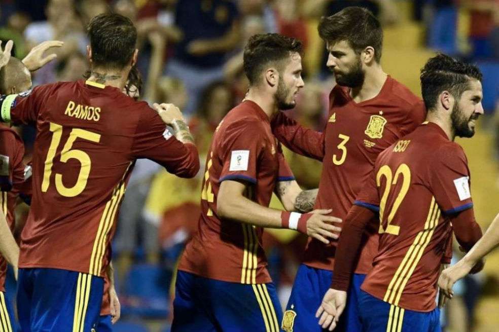 España clasificó al Mundial como líder del grupo G de las eliminatorias.  / AFP